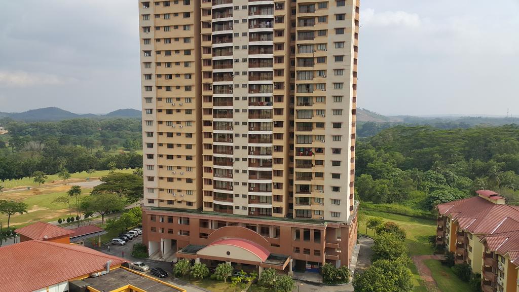 Famosa D Savoy 3-Bedroom Condo In Alor Gajah Malacca ภายนอก รูปภาพ